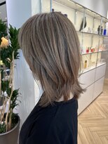 ステア ケース(stair case)&nbsp;明るいくすみベージュで血色アップしながら白髪ぼかし