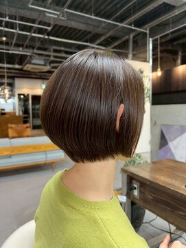 ザ ブリンク(THE BLINK) 大人女性の落ち着きショートボブ くびれ美シルエット