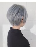 ハイトーンホワイトシルバーのショートボブ☆