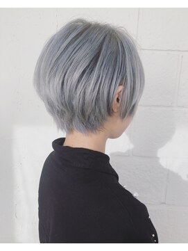 ネフ(NeF) ハイトーンホワイトシルバーのショートボブ☆