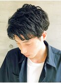 ビジネスカジュアル爽やか黒髪パーマ束感ツーブロック