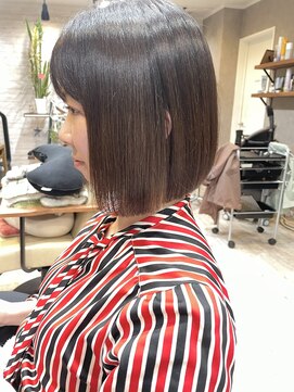 バース プレイス(BIRTH PLACE) こだわりの前下がりボブ