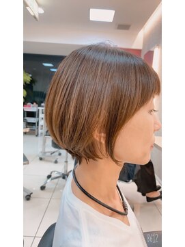 キャパ 秦野(CAPA) 年間1000人ショートカットするショートボブ