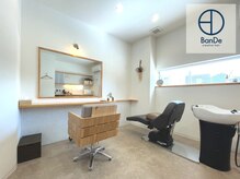 人目が気にならずゆったり過ごせるプライベートサロン。