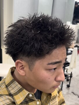 エデアンルクラ 下通(EDEAN Leclat) 熊本 スパイキーショート パーマ アップバング MEN'S HAIR