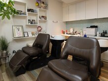 フルフラットのシャンプー台で炭酸シャンプーと頭浸浴を◎