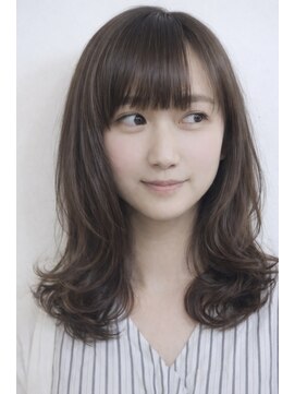 フルール(fleur) 軽やかレイヤーのナチュラルミディ