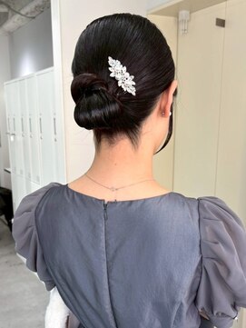 ロイオブジゼル(roi of GiseL) ヘアセット カチモリ お団子 結婚式 お呼ばれ 二次会 20代30代