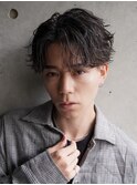 スーツ短髪ツーブロック束感モテる黒髪シークレットパーマ流行