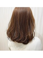 イーラヘアー(ERA HAIR) ノーブリーチホワイトベージュ×くびれミディアム×S字ウェーブ