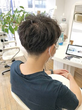 ヘッズ 本八幡店(HEADS) MEN'S HAIR  センターパート　ツイストスパイラル　コンマヘア