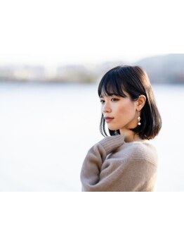 年齢に合わせて楽しめるお洒落なグレイカラー（白髪染め）が人気♪トリートメントで髪の栄養補給も叶います