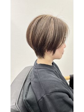 ピックアップ(ｐｉｃｋ ｕｐ) ショート　ショートボブ　ボブ　白髪ぼかし　髪質改善