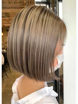 ロイド(Lloyd) 【Lloyd 大宮】内巻きボブ×ハイライトカラー