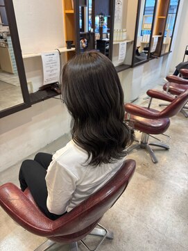 ミーテ(mi:te) 暗髪カラー