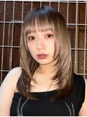 顔周りレイヤーカットくびれヘアミルクティーベージュカラー