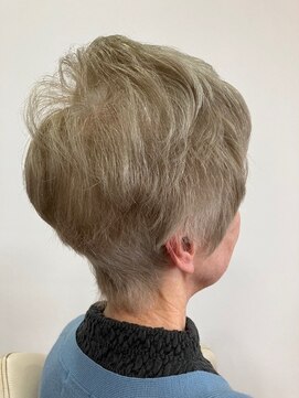 イチゴ ICH GO 生田店 ショート イルミナカラーで白髪ぼかし如何でしょうか?