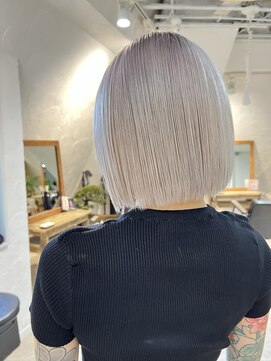 ロア インターナショナル 新宿店(LoA International) ホワイトベージュ/ダブルカラー