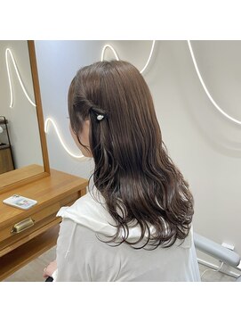 ネスト(Nest) ねじりハーフツインアレンジ