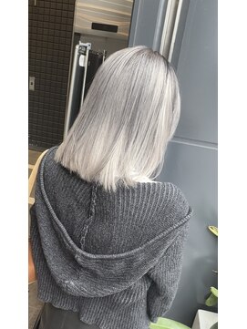 ヘアカロン 熊本本店(Hair CALON) ホワイトグレー