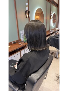 クルニエ(crenier) ブリーチなしオリーブグレージュ/外はねボブ