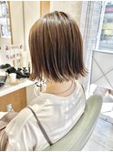 外ハネ　切りっぱなしボブ　ハイライト＋カラーで透明感&立体感