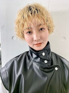 レコ 渋谷(LECO) ブリーチ３回でもくるくるパーマ