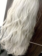 【ホワイトブリーチ・トリプルカラー】ホワイトヘアを叶えるブリーチデザイン