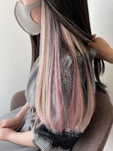 シーハウス(C-HOUSE) シールエクステでピンク×ベージュのふんわり系インナーカラー