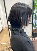 顔周りウルフスタイルとインナーカラーブルー