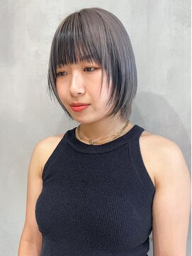 アイティーバイアルバム 松戸店(IT by ALBUM) ローライトシルバーショートボブ_ハッシュカット_ba477712