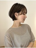 大人ショート_ ハイトーンカラー_前髪パーマ_ぱっつん前髪