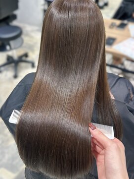 エヌアイ オモテサンドウ(ni omotesando) ☆うるつやショコラブラウンカラー ツヤカラー☆