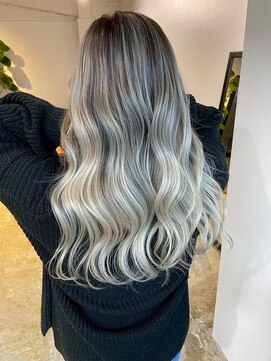 メリー オオサカ(Merly Osaka) white gray balayage