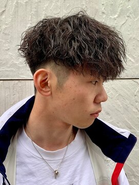 ジーニー 新百合ヶ丘(Genie) フェザーパーマサーフカール刈り上げセンターパート