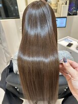 エミュスト(Emuest)&nbsp;明るめベージュカラーと髪質改善トリートメント