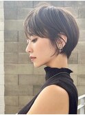 マッシュショートボブ/フェザーバング/カーキグレージュ