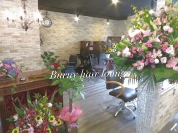 バーニー ヘア ラウンジ(Burny hair lounge)の写真/一人一人のお客様とじっくりと向き合い魅力を最大限に☆髪のお悩みや理想のスタイルなど何でも相談できる♪