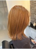 外ハネミディアム×オレンジベージュ