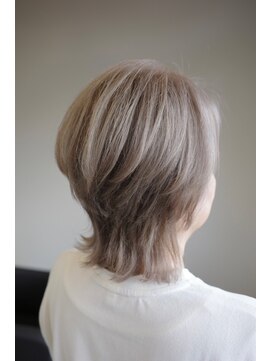 クロエ バイ ラヴィズム 新潟ビルボードプレイス2店(CLOE by LUVISM) ショートウルフ×ホワイトブロンド