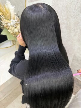 ラビス(Lovis) 黒髪カタログ/ボブルフ/ネビージュ/小顔に見せるヘア/ワンレン