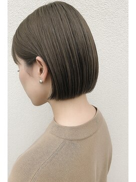 ヨロ(YoLo.) ぱつっとボブ　担当　内迫