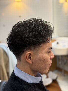 ゼロスバーバー(0's BARBER SHOP) ナチュラル/テーパーフェード