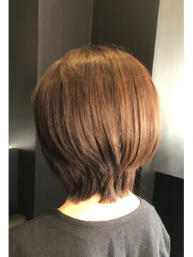 サローネデ アグスティナ バイ サンバンチ(salones de agustina by sanbanchi) 綺麗カッコイイグラボブ　【agustina   TAKAKO】