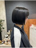 毛先重めのパツッとボブ