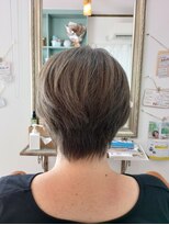 ラグラスヘア(LAGRAS HAIR)&nbsp;カーキの軽やかショート