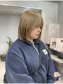 オリーブベージュ
