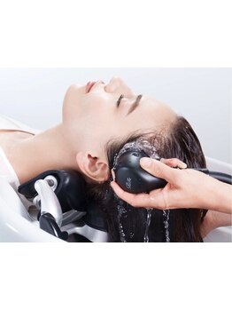 ReFa最新シャワーVEENAとoggiottoアロマヘッドスパで日頃の疲れ,頭皮汚れをケア◎お子様のカット中にもOK★