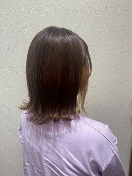 アクセ 大人可愛い外ハネレイヤー×ハイトーンインナーカラー20代30代