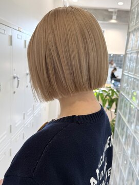 サンク 原宿 表参道(cinq) ブリーチダブルカラーインナーカラーヘーゼルベージュミニボブ